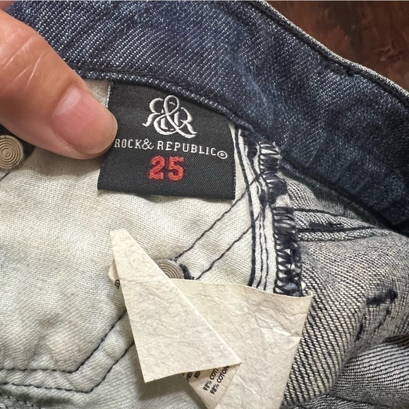 ROCK & REPUBLIC JEANS “KASSANDRA” boot cut denims. Dirty wash *altered length 25 - Picture 3 of 15